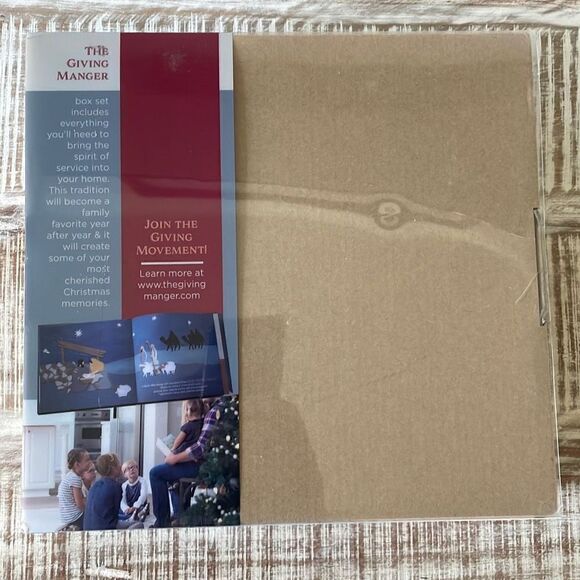 Christmas The Giving Manger set - A Christmas Tradition - Picture 4 of 5